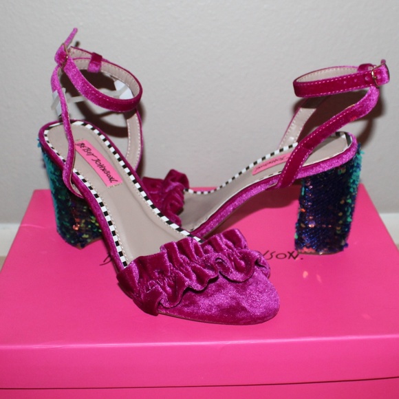 Betsey Johnson Iliana Velvet Sequin Magenta Sandals Size 6 NWT - Picture 2 of 5